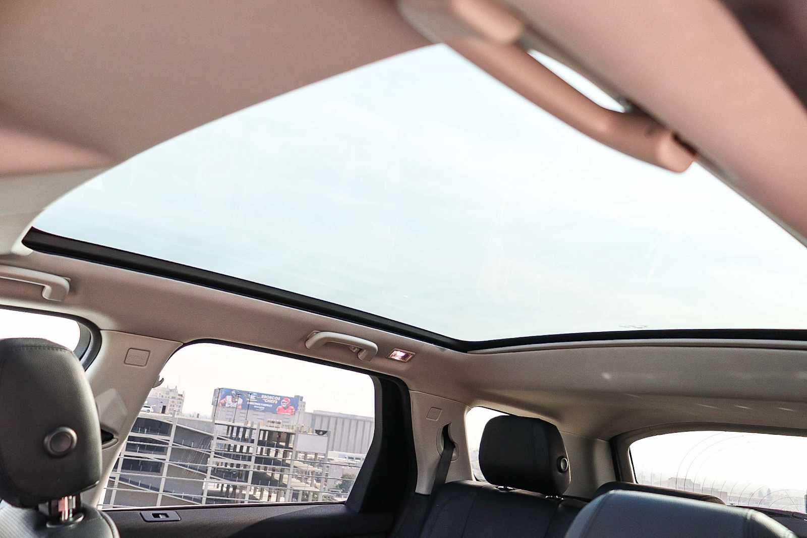 Thumbnail: 2018 Land Rover Discovery Sport - 25