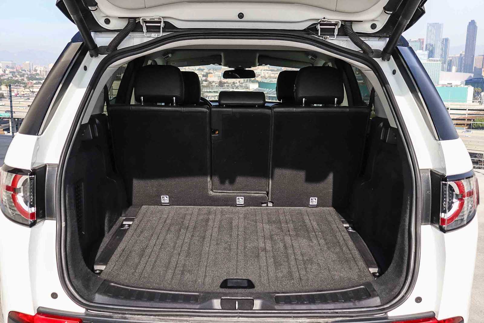 Thumbnail: 2018 Land Rover Discovery Sport - 27