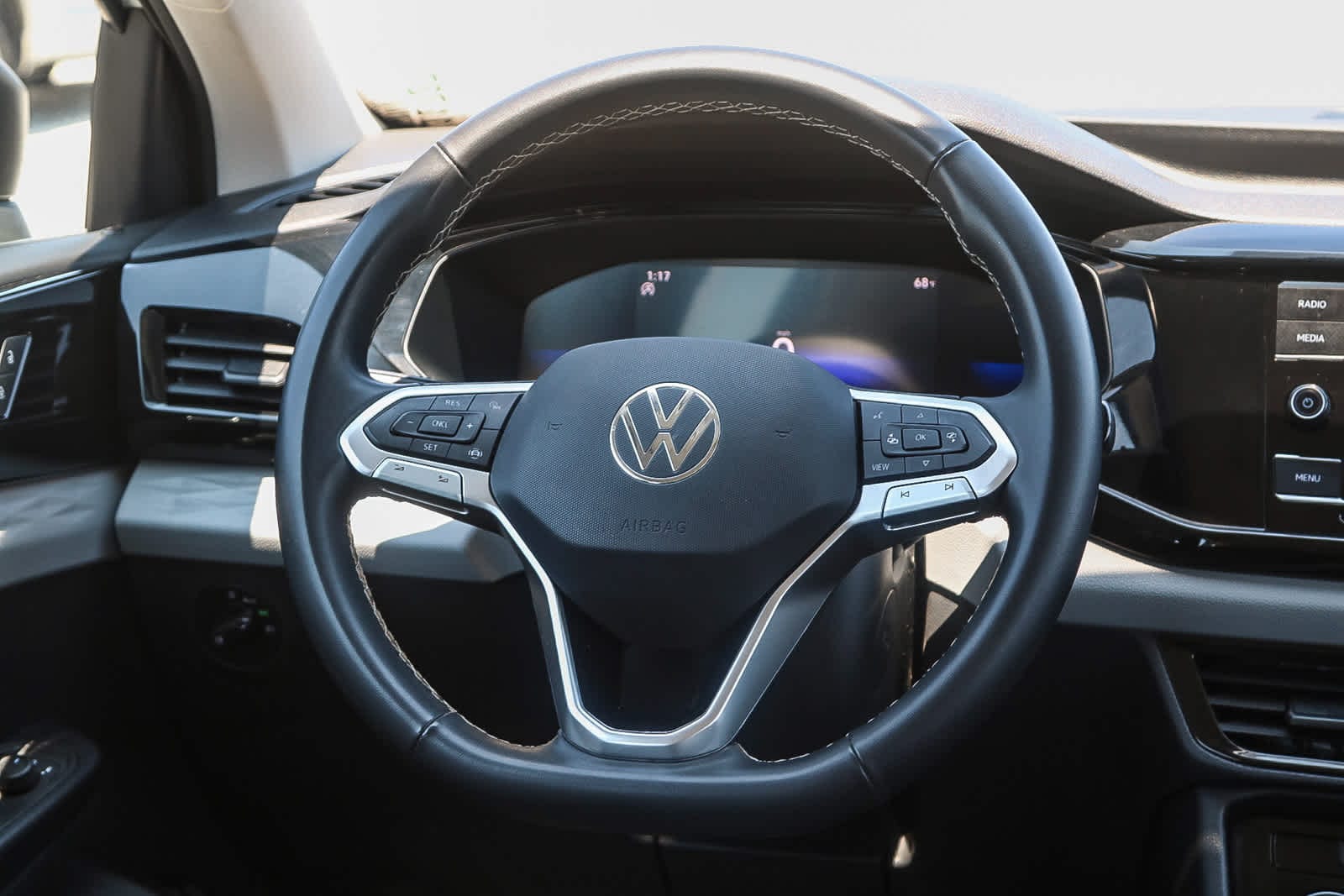 Thumbnail: 2023 Volkswagen Taos - 15