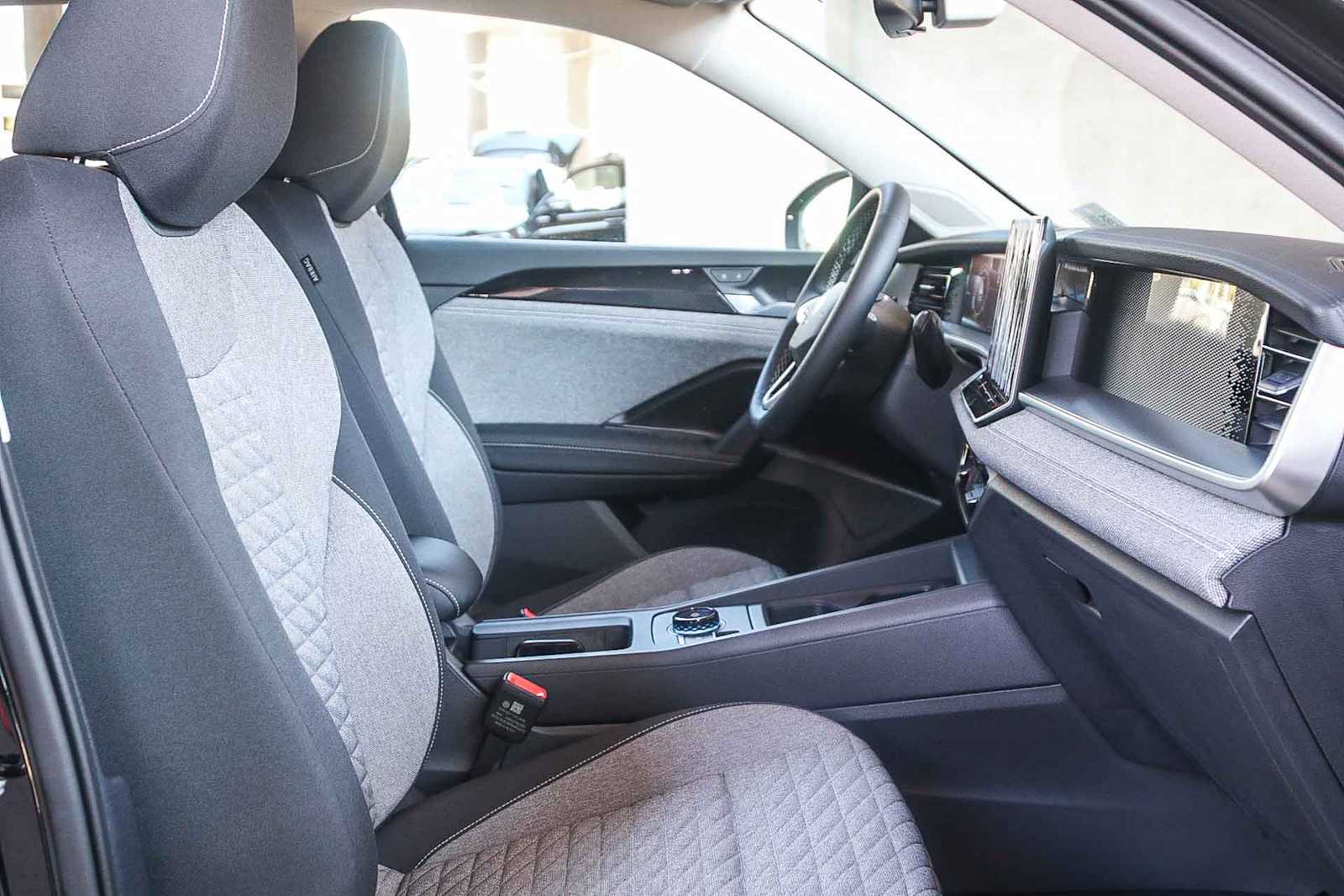 Thumbnail: 2025 Volkswagen Tiguan - 16