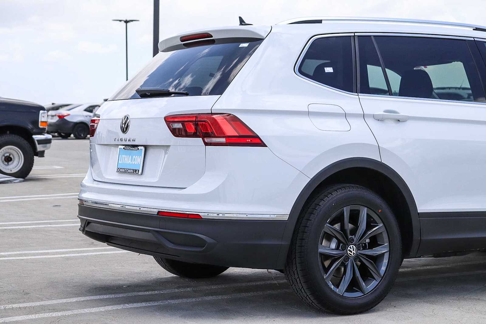 Thumbnail: 2022 Volkswagen Tiguan - 9