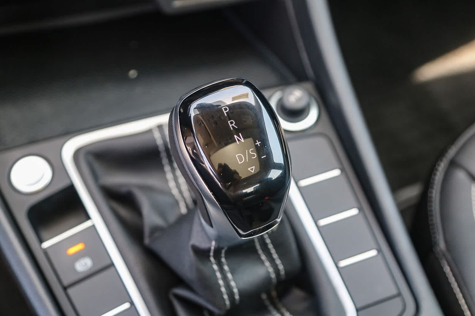 2024 Volkswagen Jetta SE 20