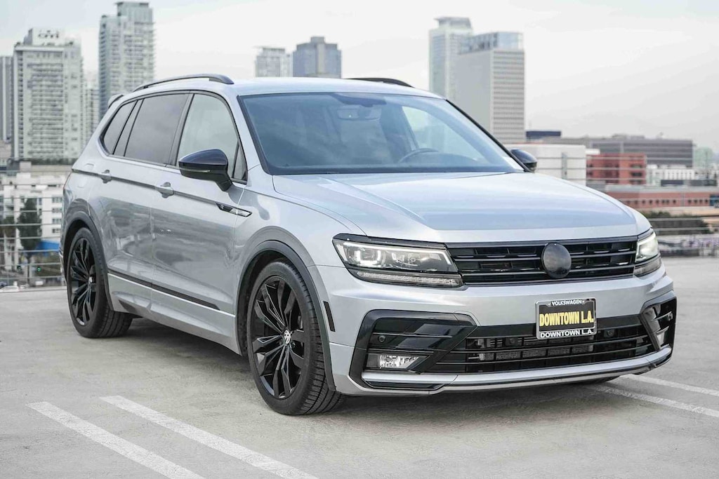 SUV Volkswagen Tiguan SE R-Line negro de 2020 usado