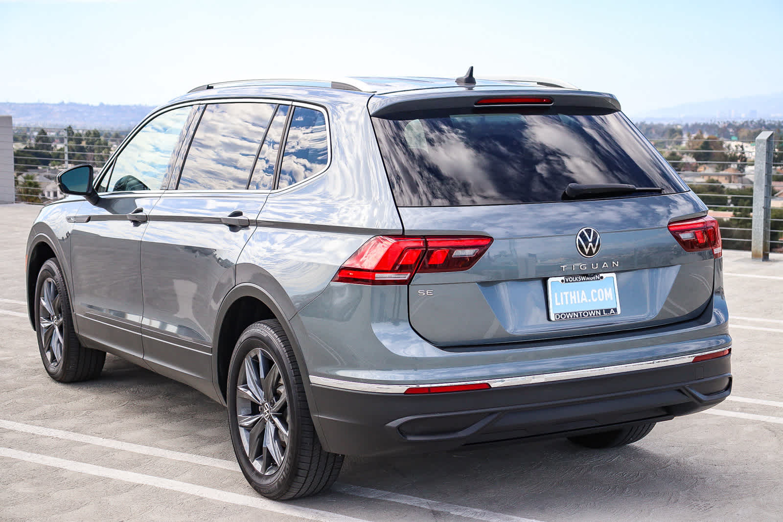 Thumbnail: 2022 Volkswagen Tiguan - 8
