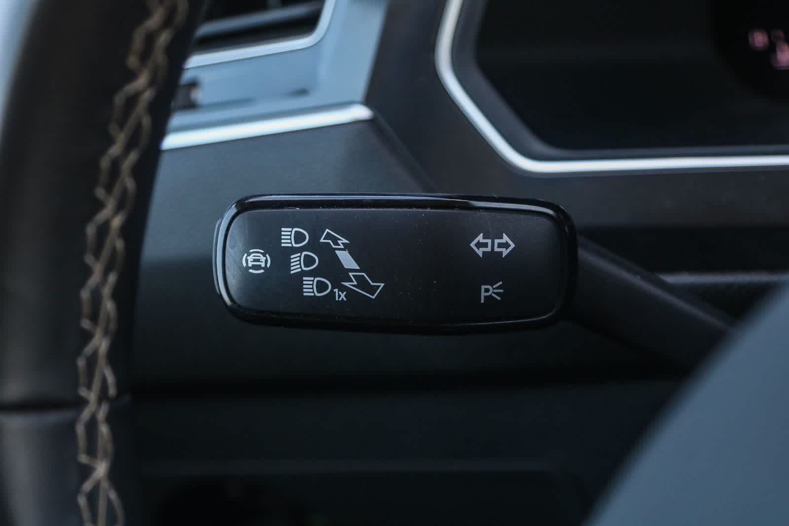 Thumbnail: 2024 Volkswagen Tiguan - 25