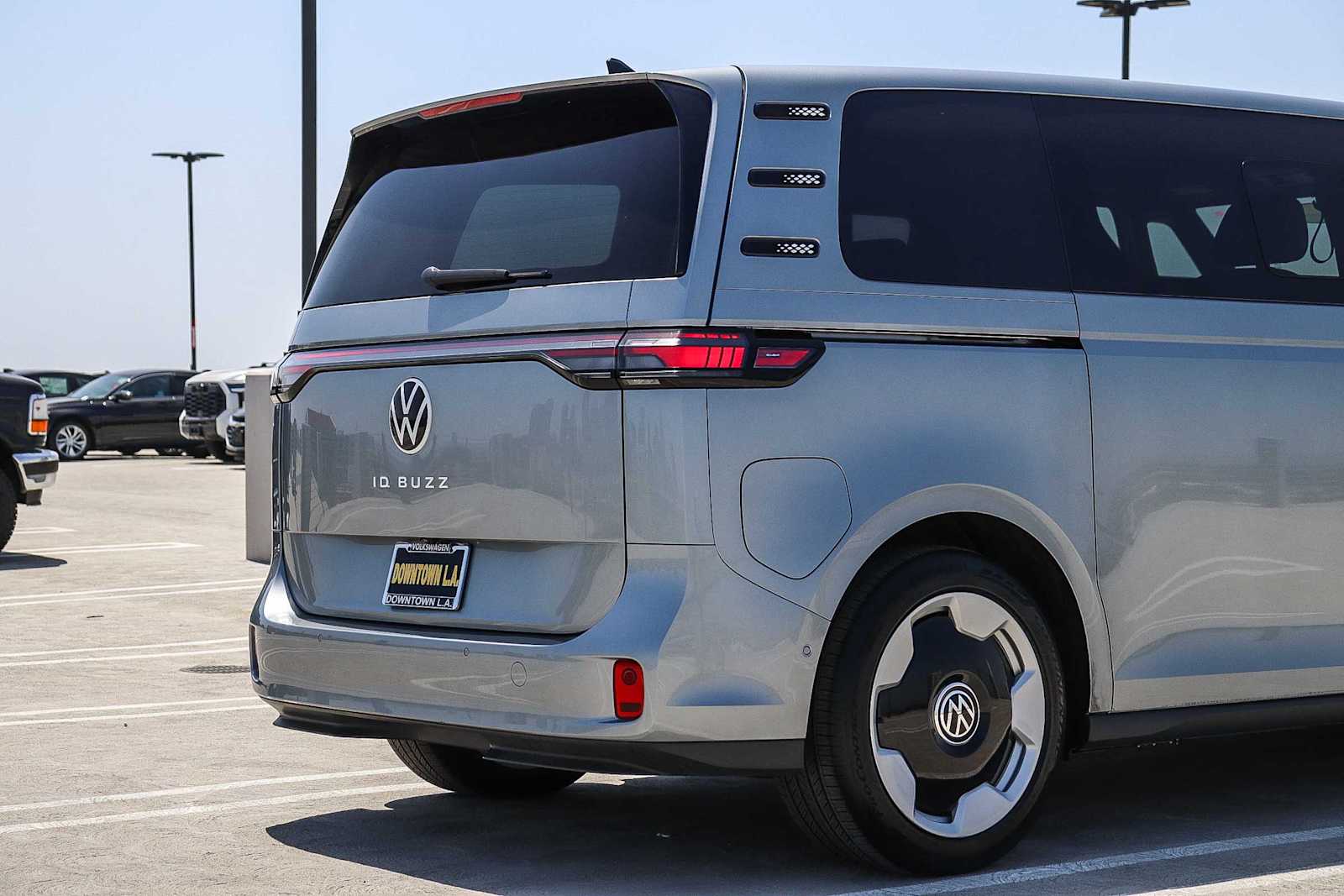 Thumbnail: 2025 Volkswagen ID.Buzz - 9