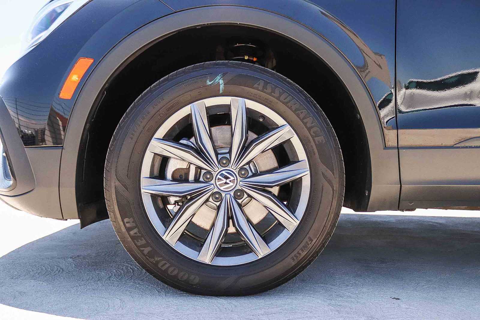 Thumbnail: 2023 Volkswagen Tiguan - 11