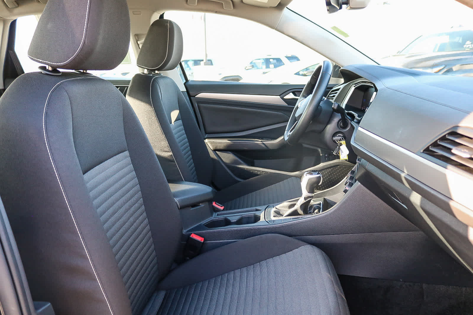 Thumbnail: 2024 Volkswagen Jetta - 16