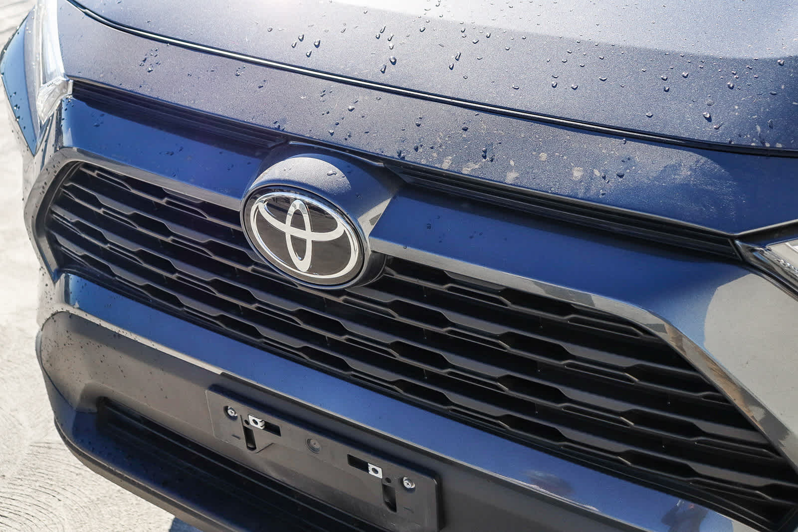 Thumbnail: 2022 Toyota RAV4 - 8