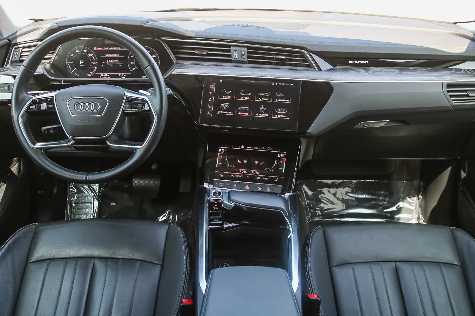 Thumbnail: 2022 Audi e-tron - 12