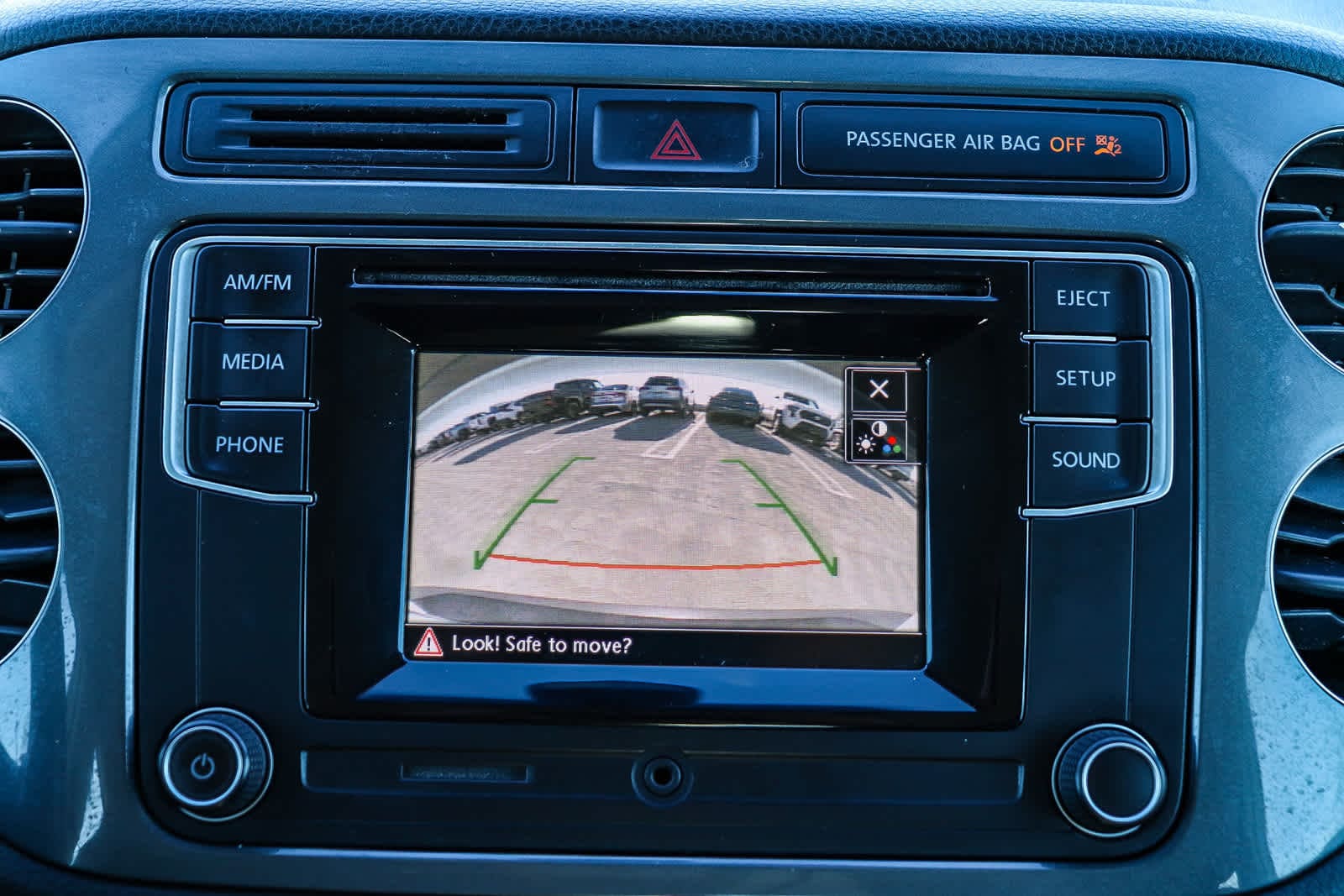 Thumbnail: 2016 Volkswagen Tiguan - 22