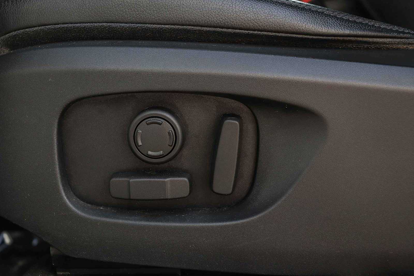 Thumbnail: 2018 Land Rover Discovery Sport - 21