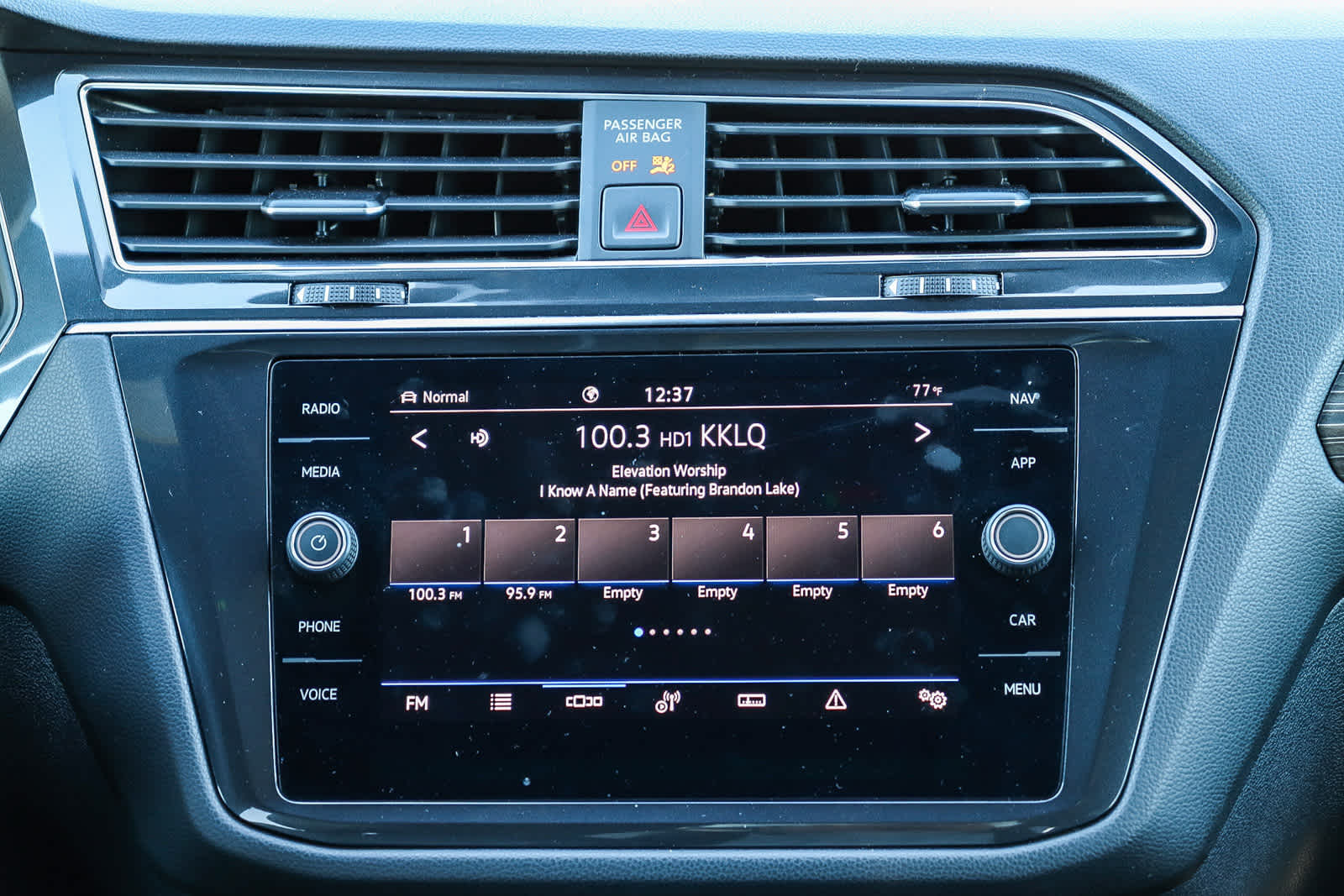 Thumbnail: 2022 Volkswagen Tiguan - 15