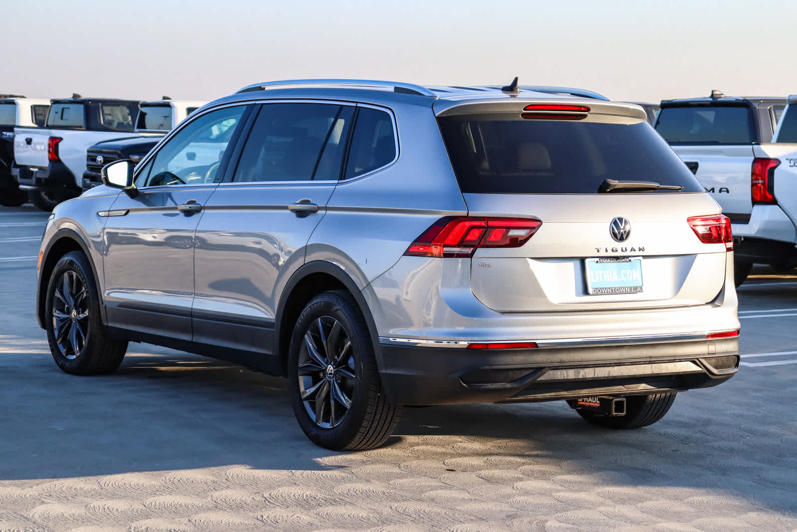 Thumbnail: 2022 Volkswagen Tiguan - 8