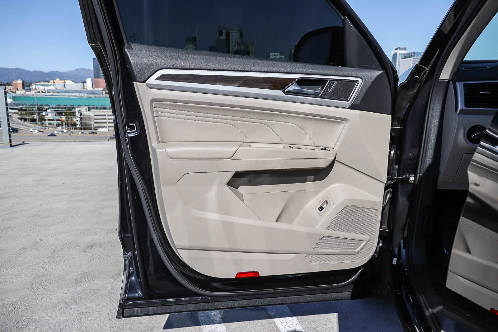 Thumbnail: 2022 Volkswagen Atlas - 23