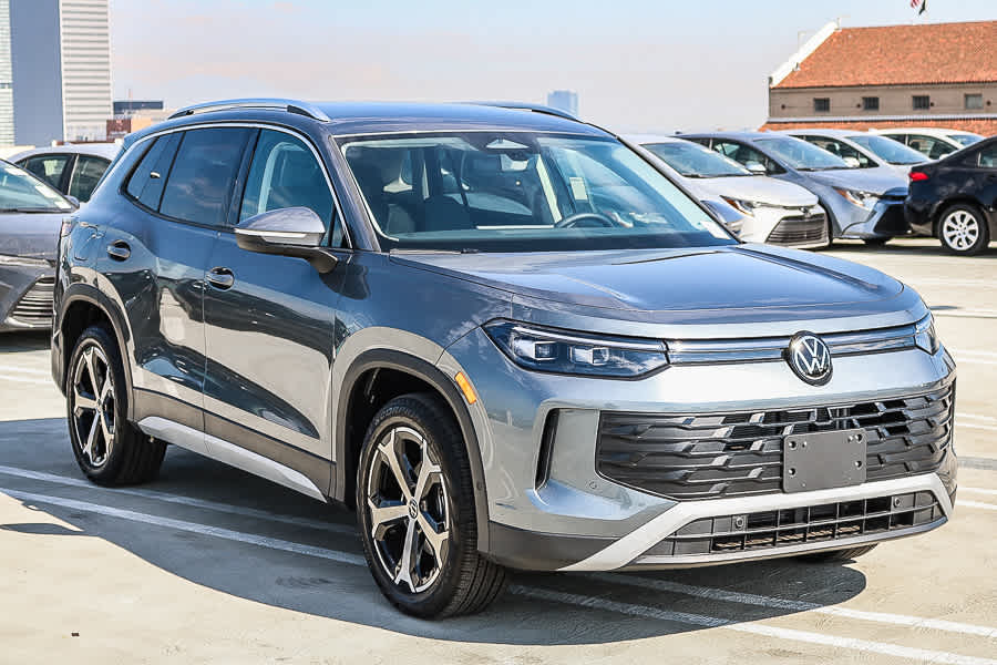 Thumbnail: 2025 Volkswagen Tiguan - 3