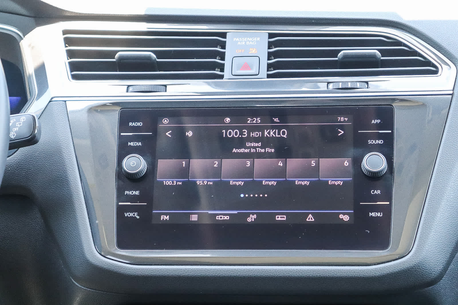 Thumbnail: 2022 Volkswagen Tiguan - 15