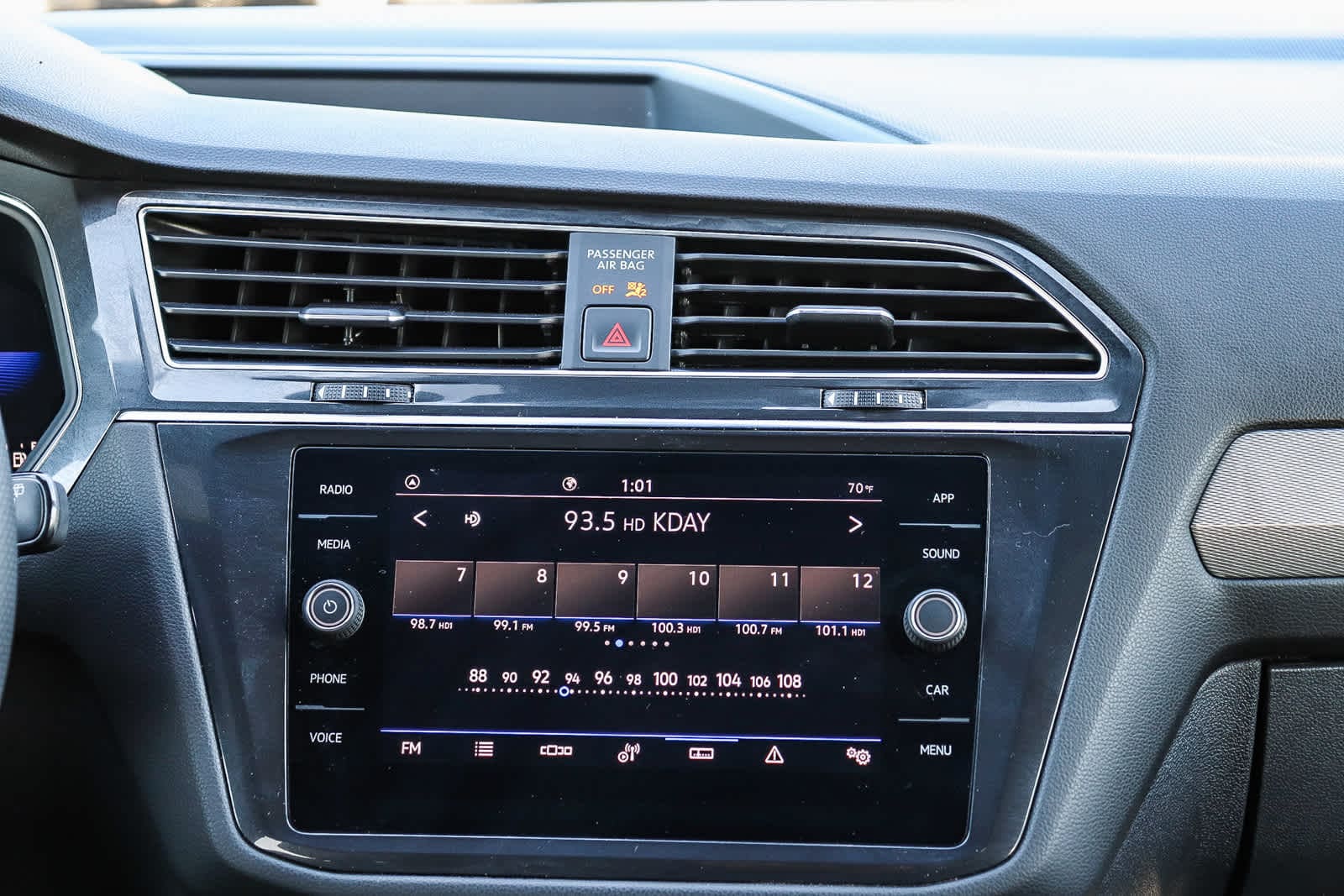 Thumbnail: 2022 Volkswagen Tiguan - 15