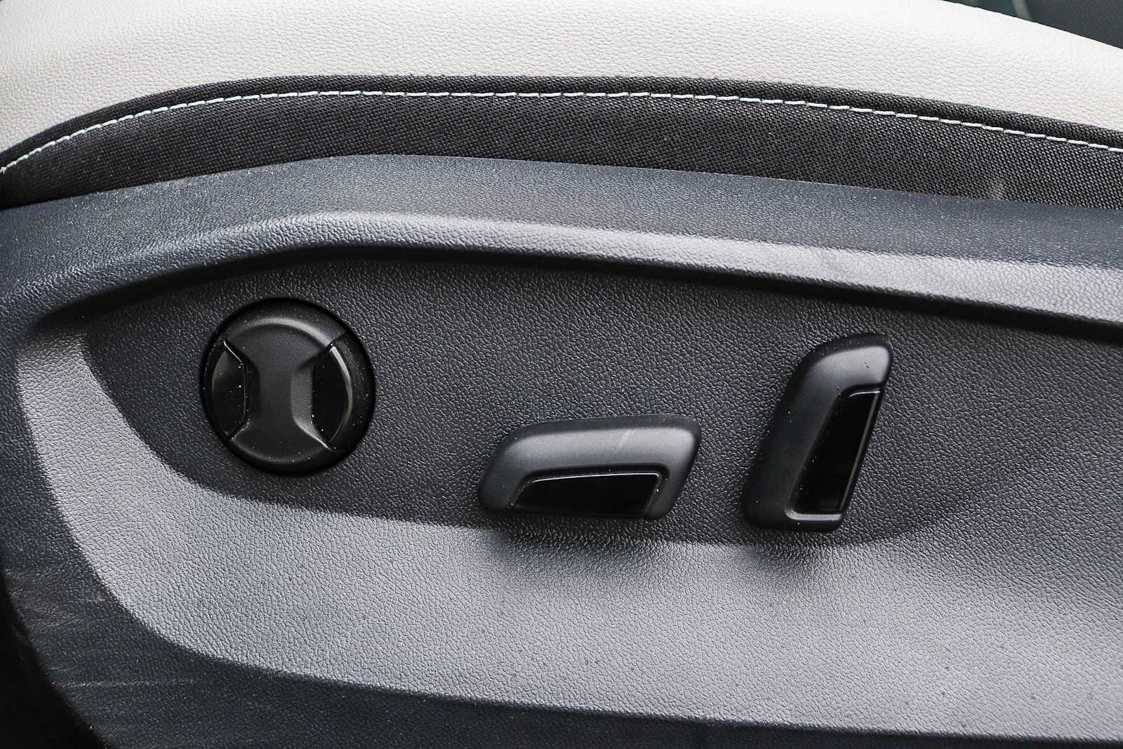 Thumbnail: 2025 Volkswagen Taos - 21