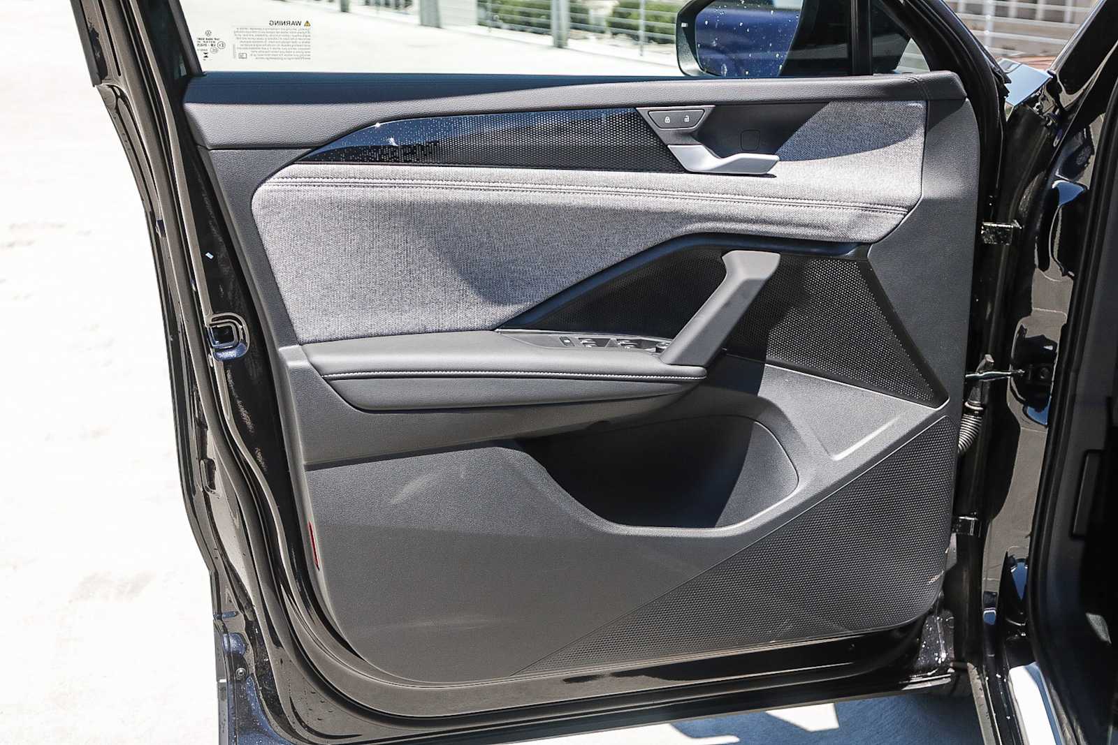 Thumbnail: 2025 Volkswagen Tiguan - 22