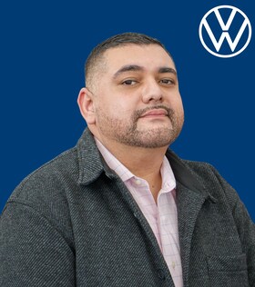 Johnny González, miembro del personal de ID_9be8558451c4