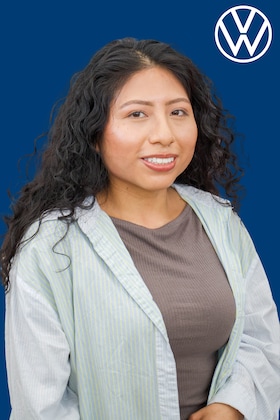 Staff member Angie Renoj from ID_322b90aea5b7