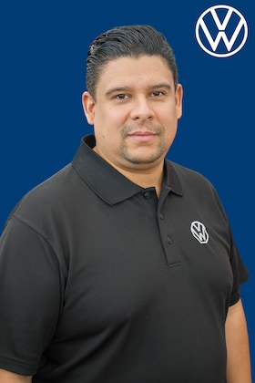 Staff member Juan Henriquez from ID_9be8558451c4