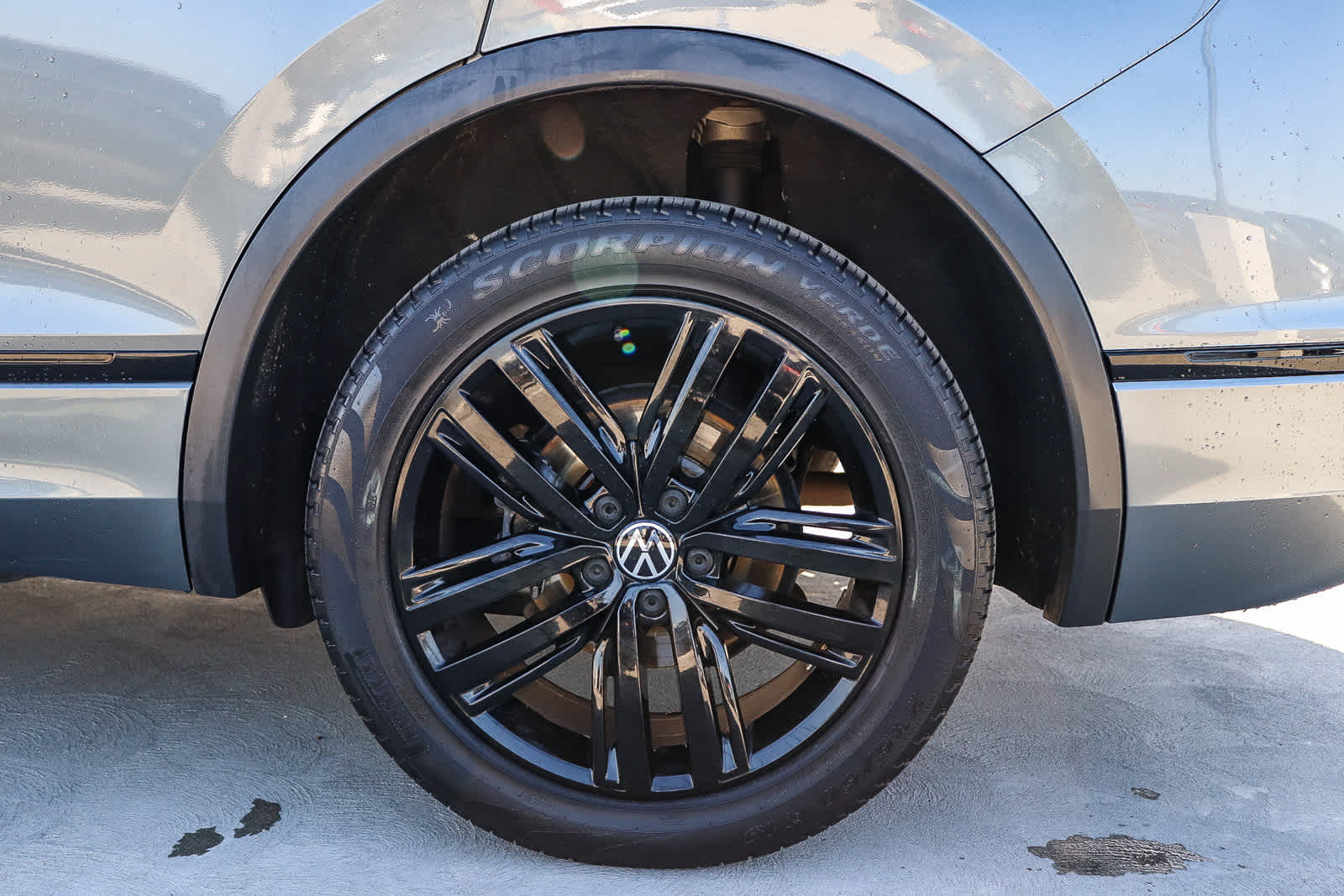 Thumbnail: 2022 Volkswagen Tiguan - 10