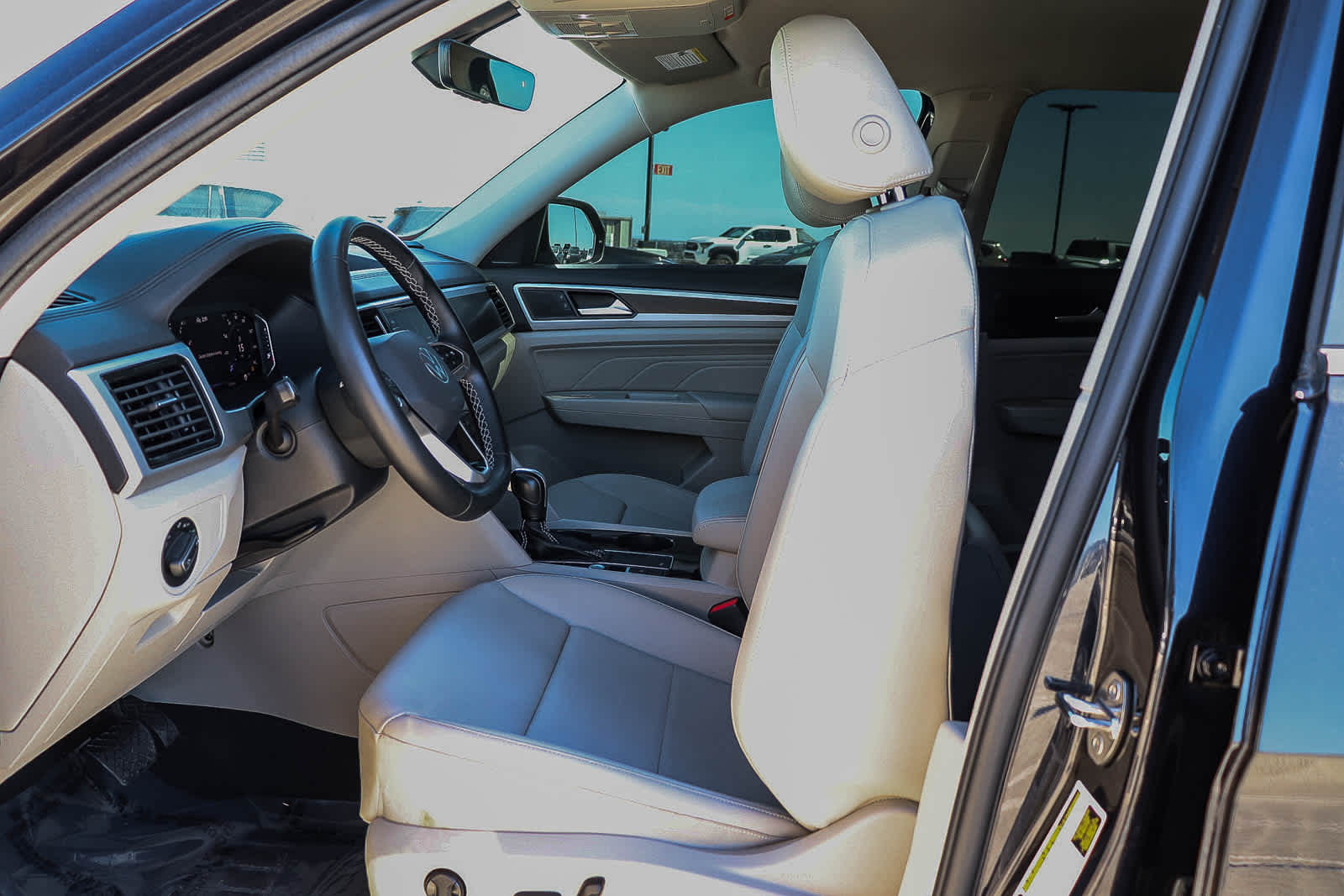 Thumbnail: 2022 Volkswagen Atlas - 18