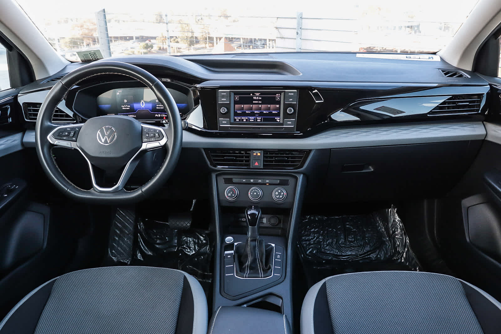 Thumbnail: 2022 Volkswagen Taos - 12