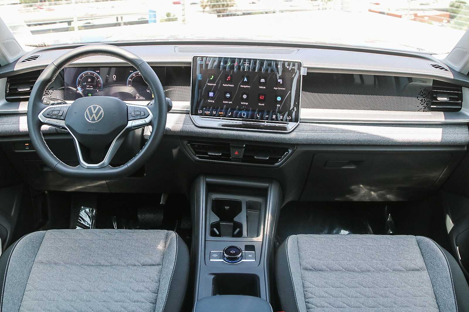 Thumbnail: 2025 Volkswagen Tiguan - 14
