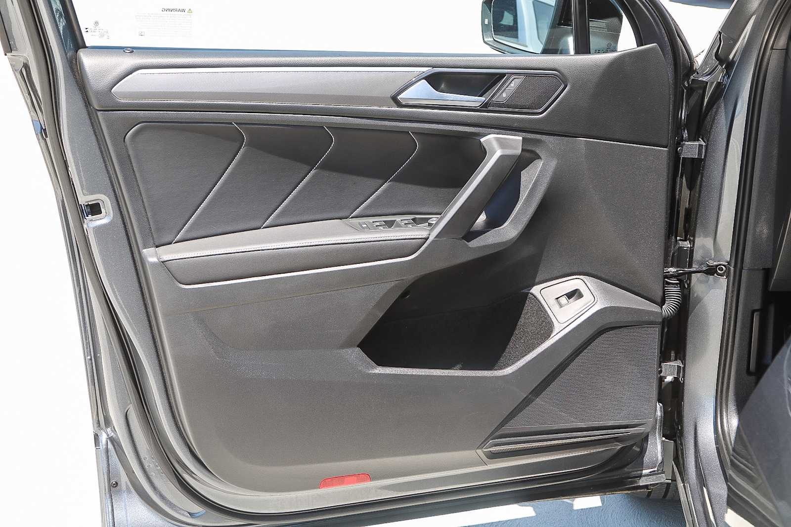Thumbnail: 2024 Volkswagen Tiguan - 23