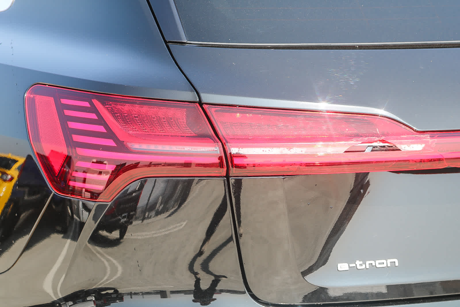 Thumbnail: 2022 Audi e-tron - 9