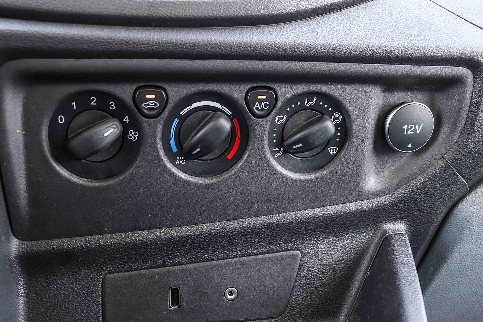 Thumbnail: 2015 Ford Transit Series - 14