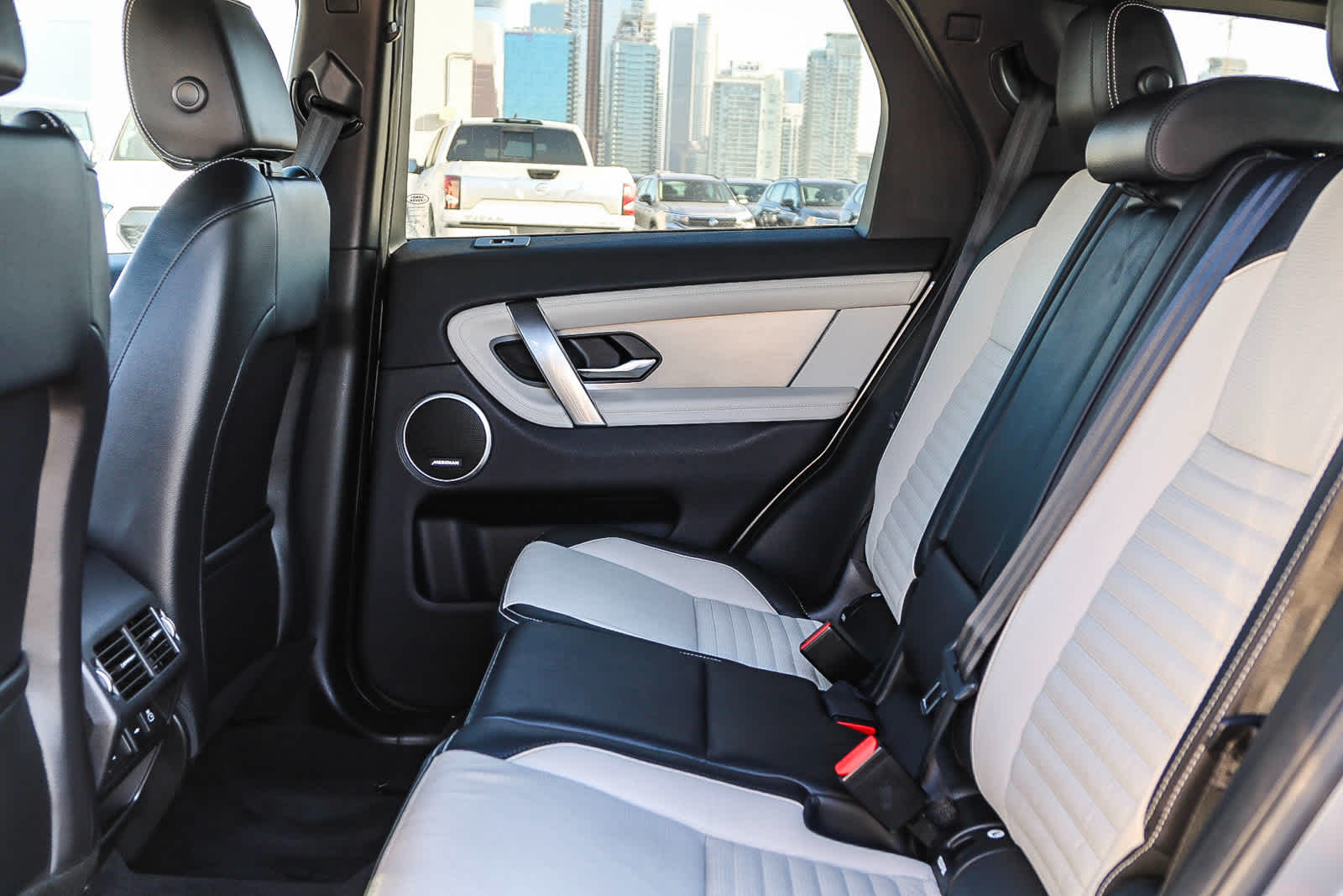 Thumbnail: 2021 Land Rover Discovery Sport - 18