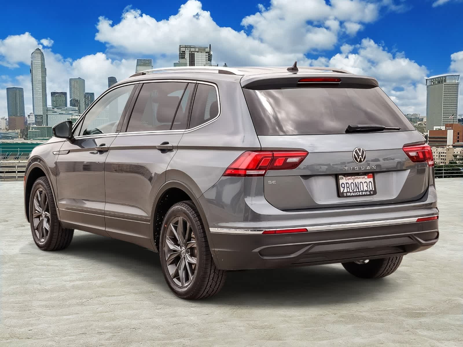 Thumbnail: 2022 Volkswagen Tiguan - 6
