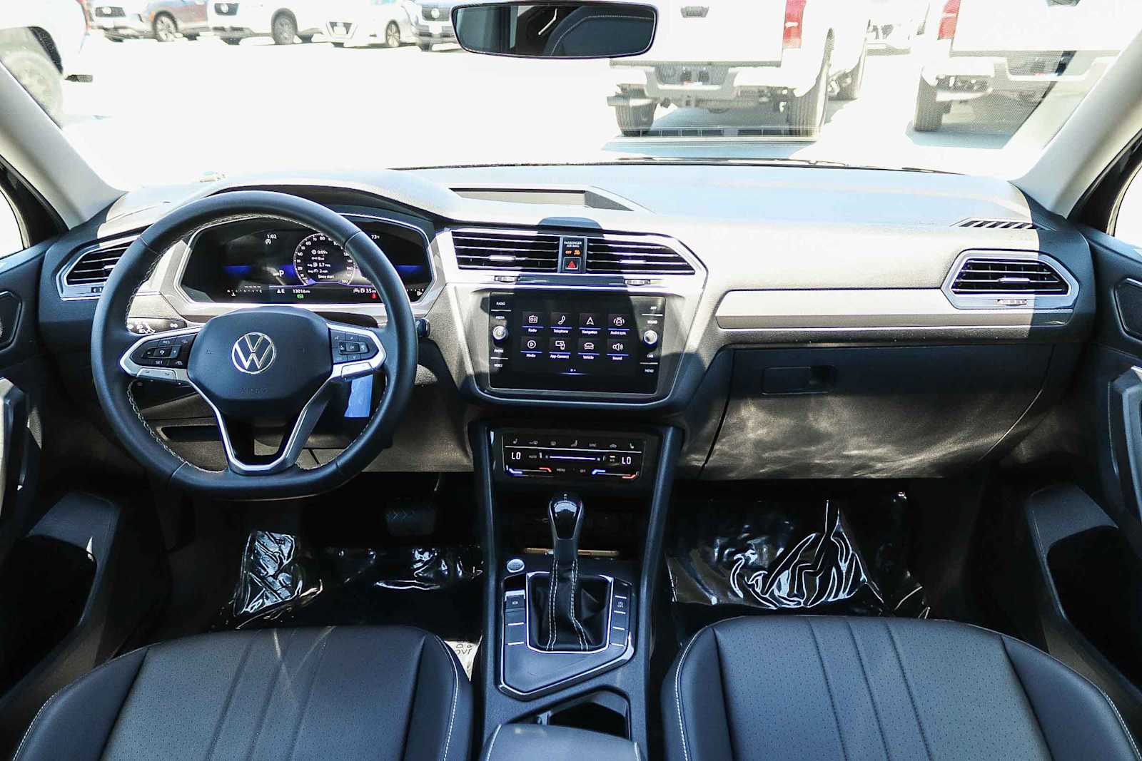 Thumbnail: 2023 Volkswagen Tiguan - 12