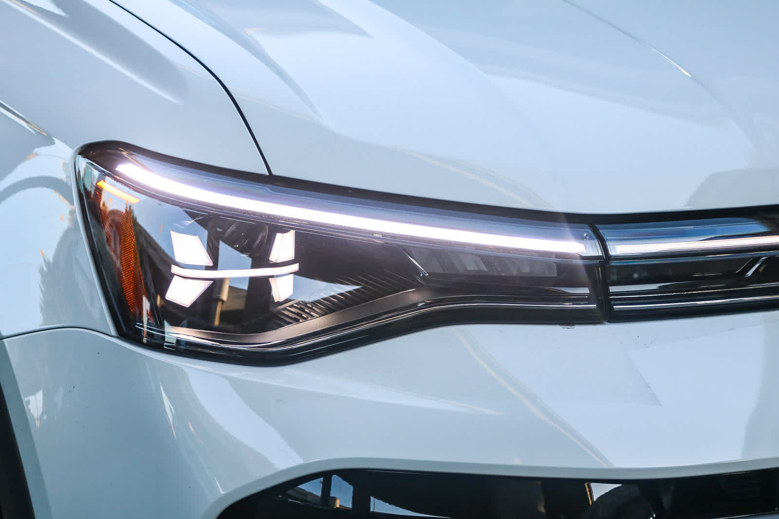 2025 Volkswagen Taos SE photo 4