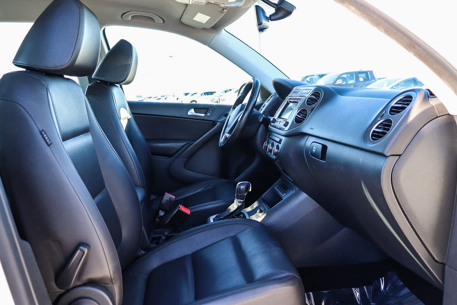 Thumbnail: 2016 Volkswagen Tiguan - 15