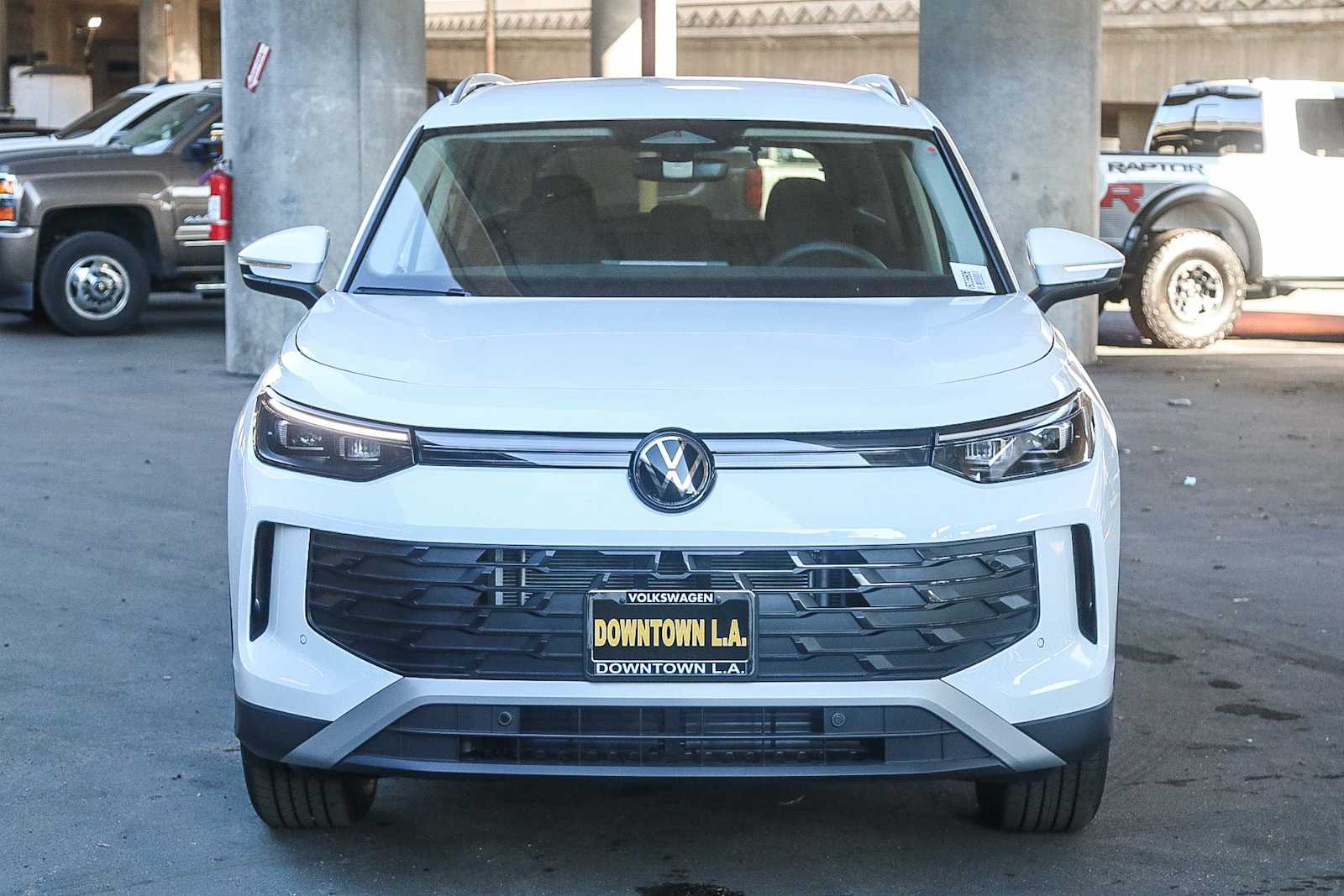 Thumbnail: 2025 Volkswagen Tiguan - 2