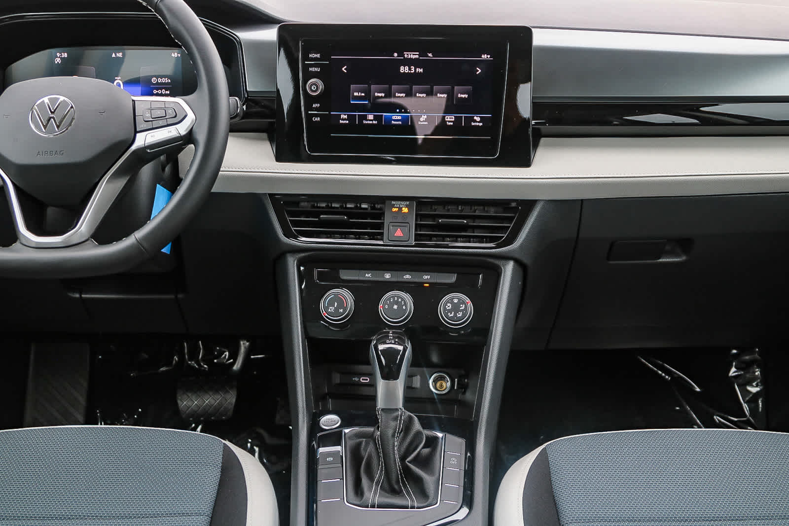 Thumbnail: 2025 Volkswagen Taos - 15