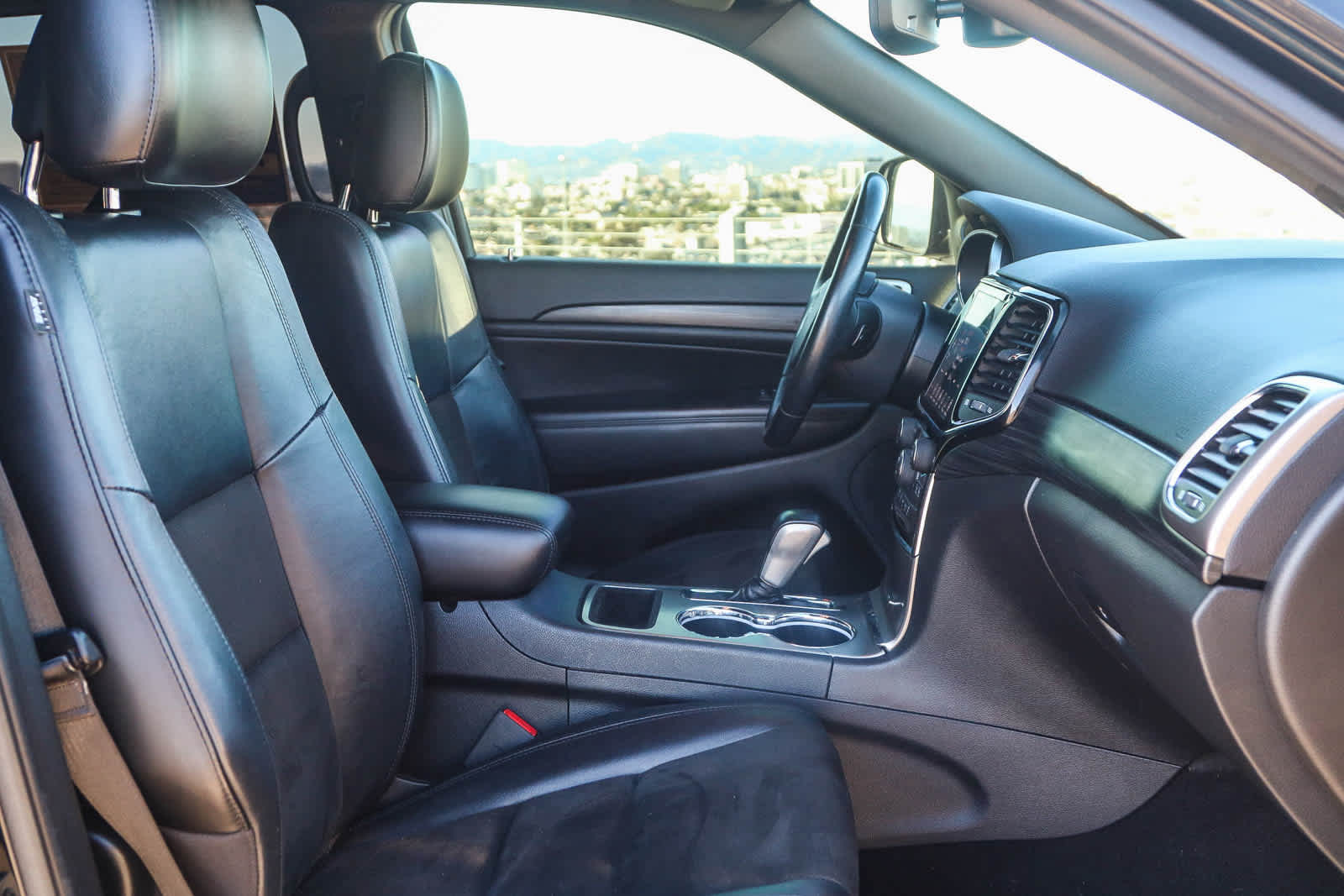 Thumbnail: 2020 Jeep Grand Cherokee - 16