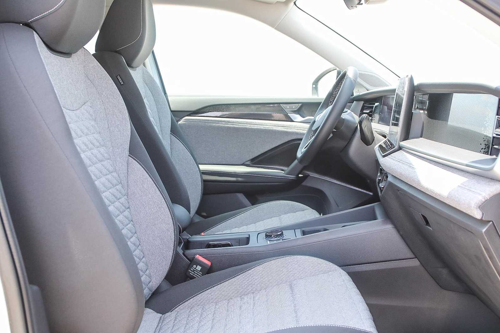 Thumbnail: 2025 Volkswagen Tiguan - 18