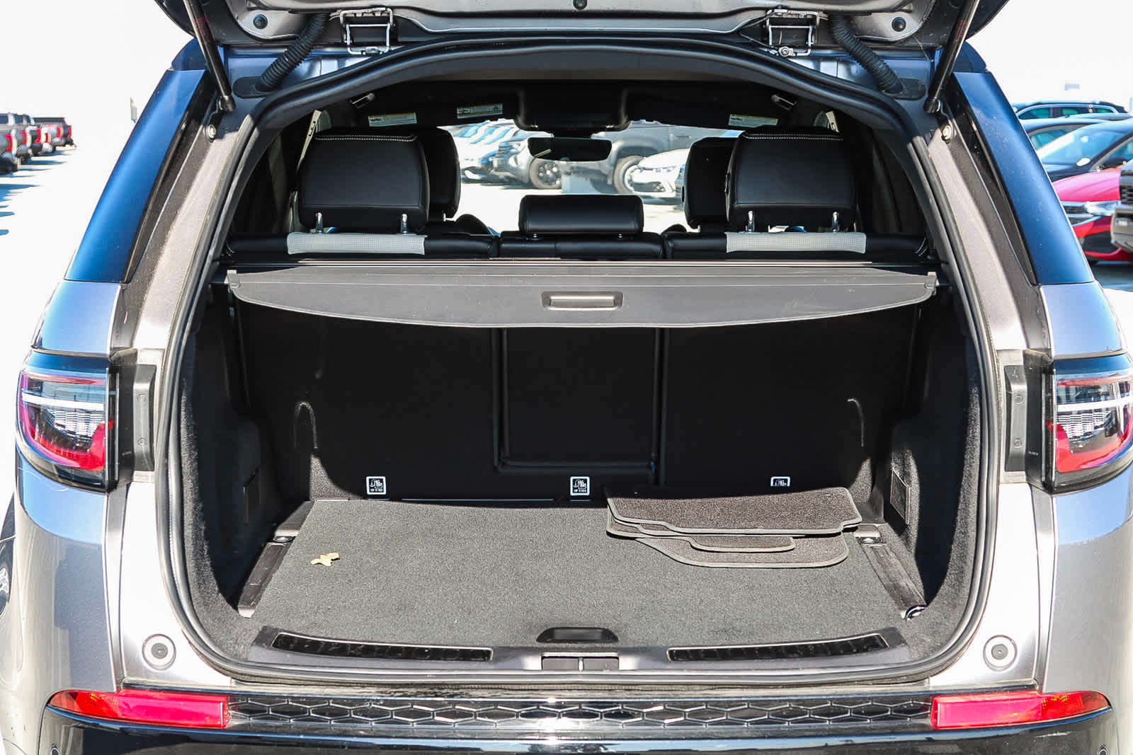 Thumbnail: 2021 Land Rover Discovery Sport - 25
