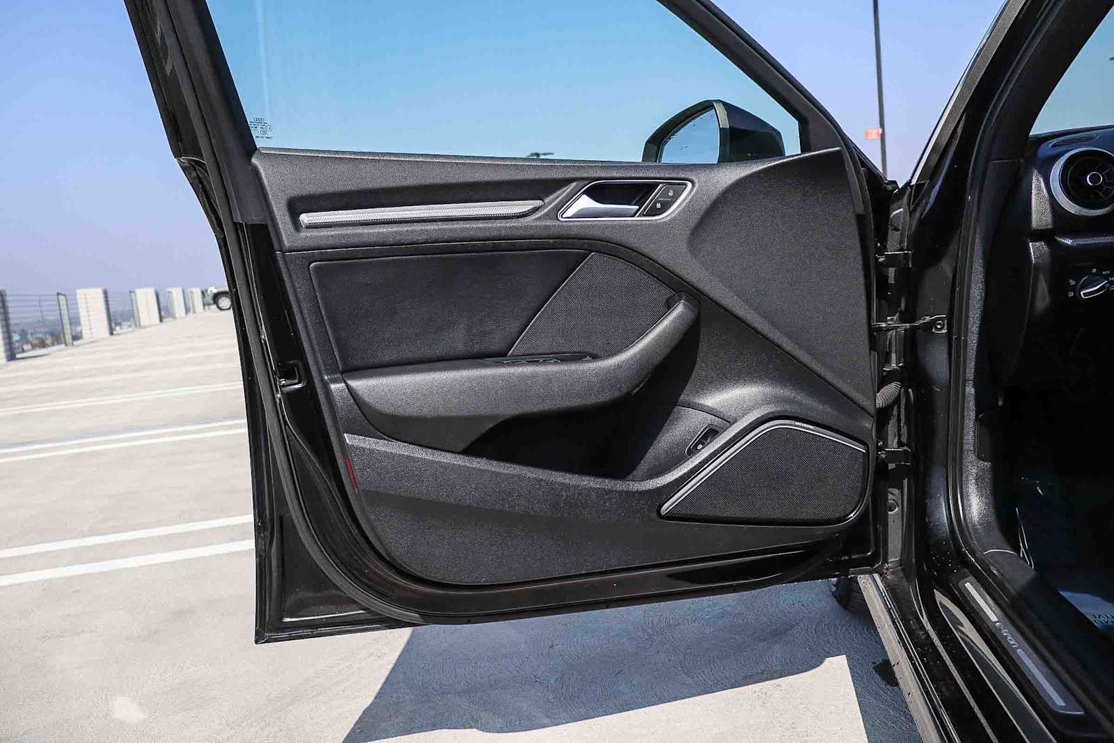 Thumbnail: 2017 Audi A3 e-tron - 22