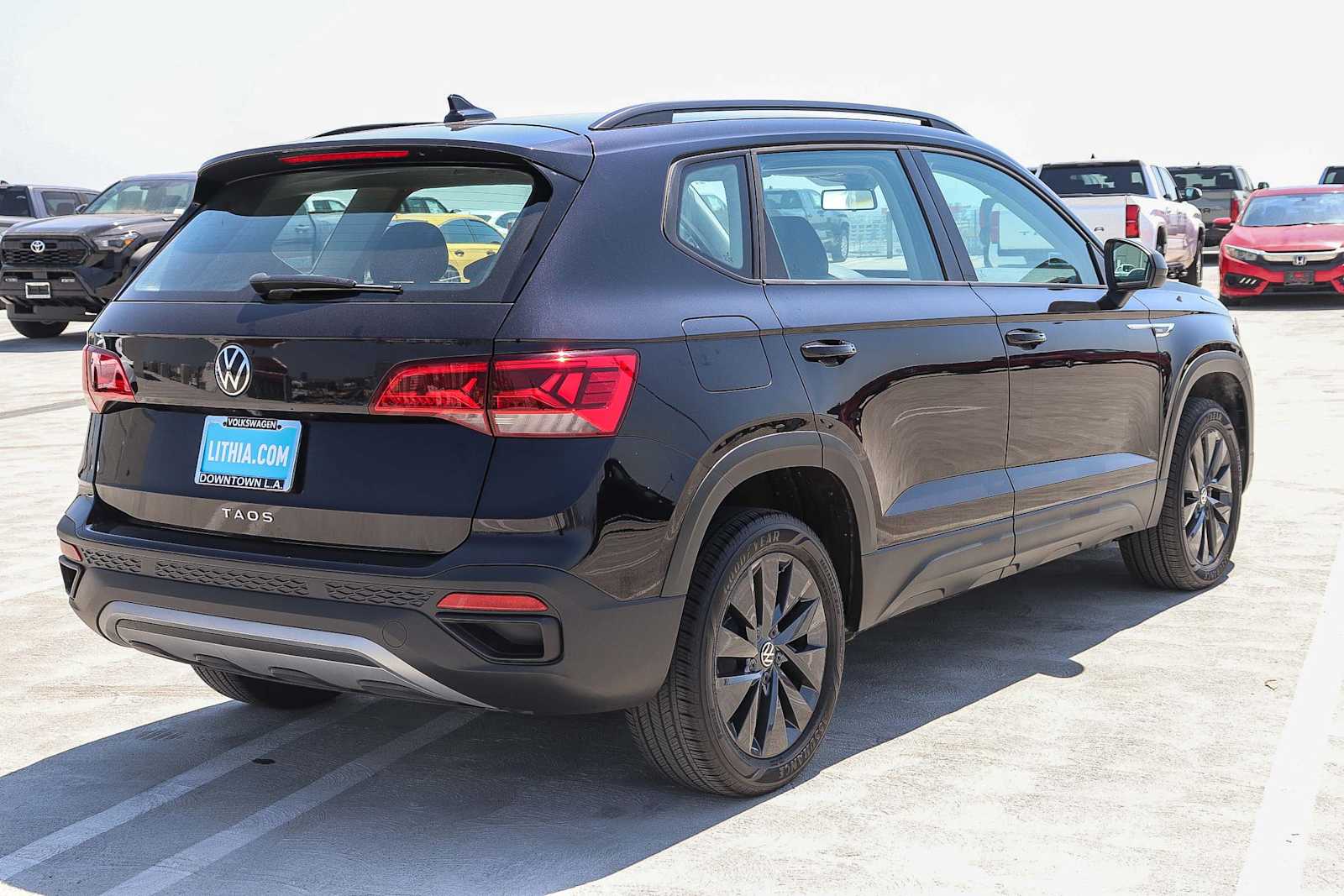 Thumbnail: 2022 Volkswagen Taos - 4