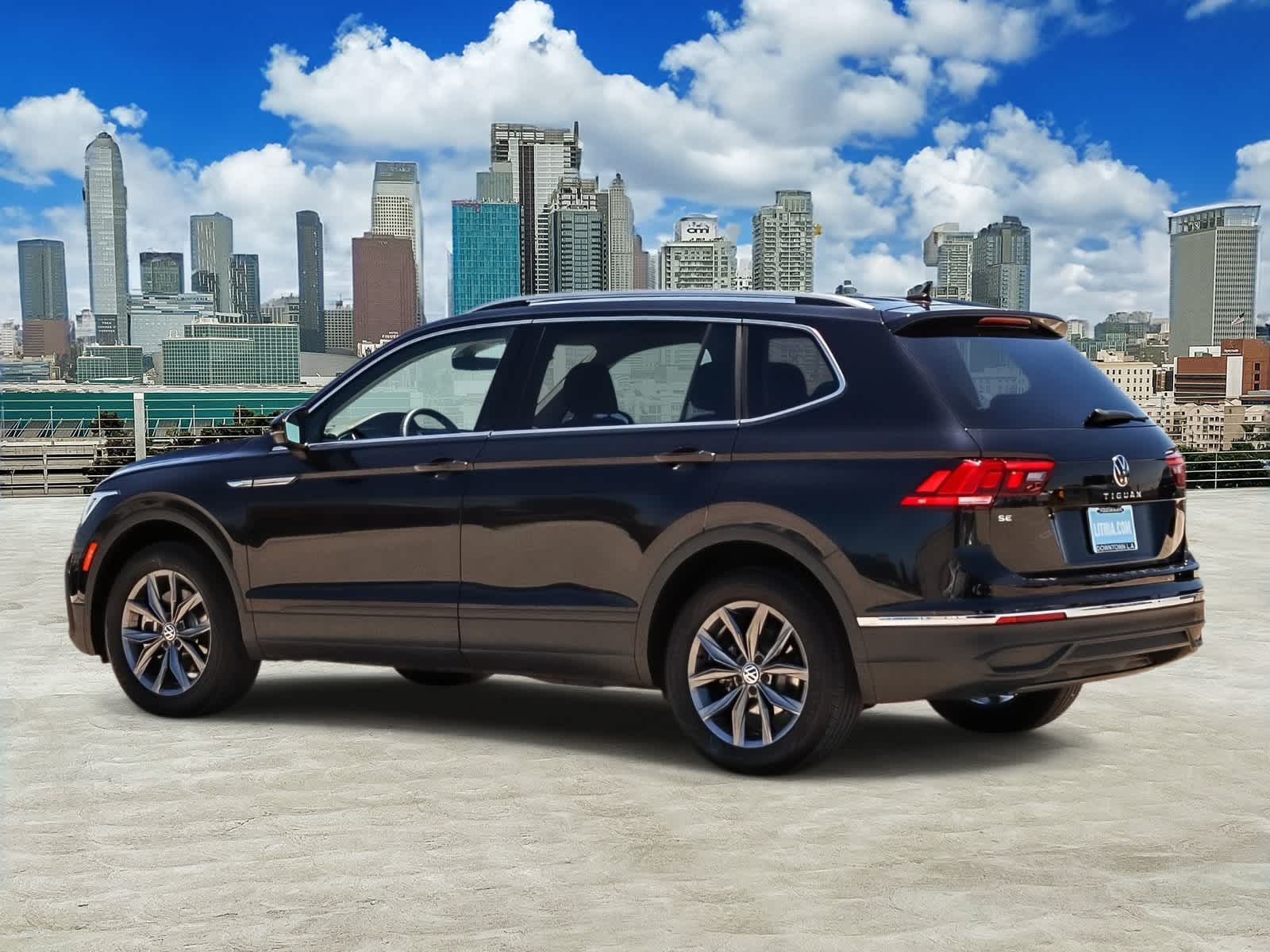 Thumbnail: 2023 Volkswagen Tiguan - 6