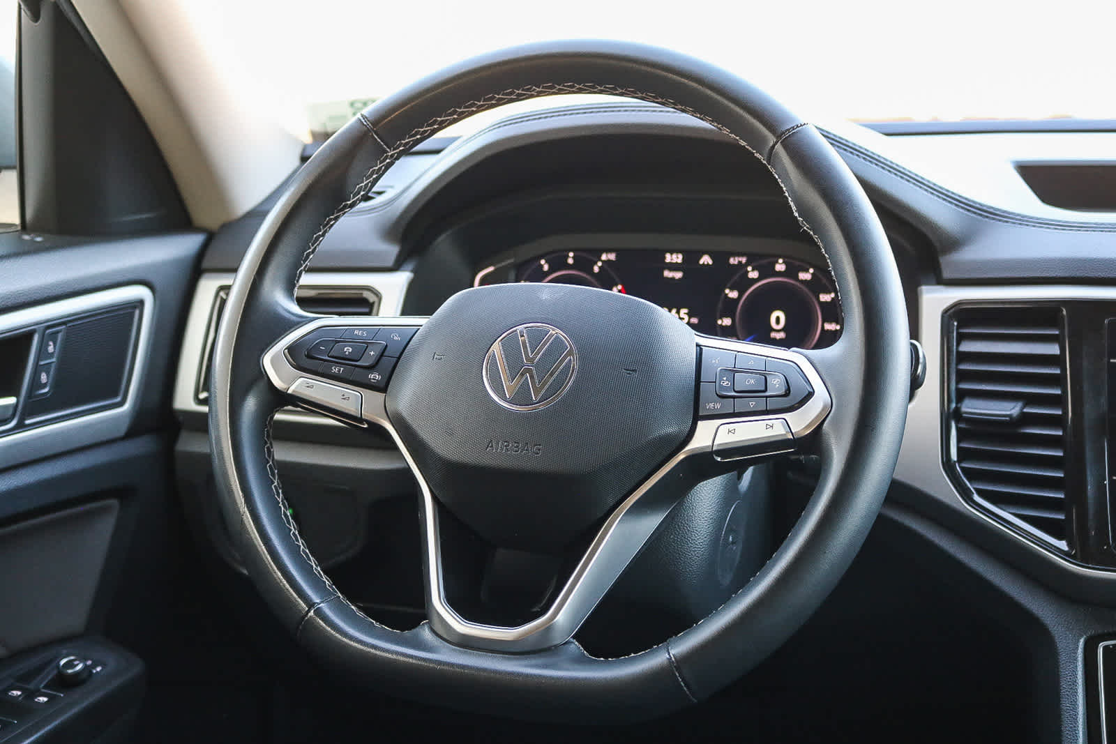 Thumbnail: 2022 Volkswagen Atlas - 15