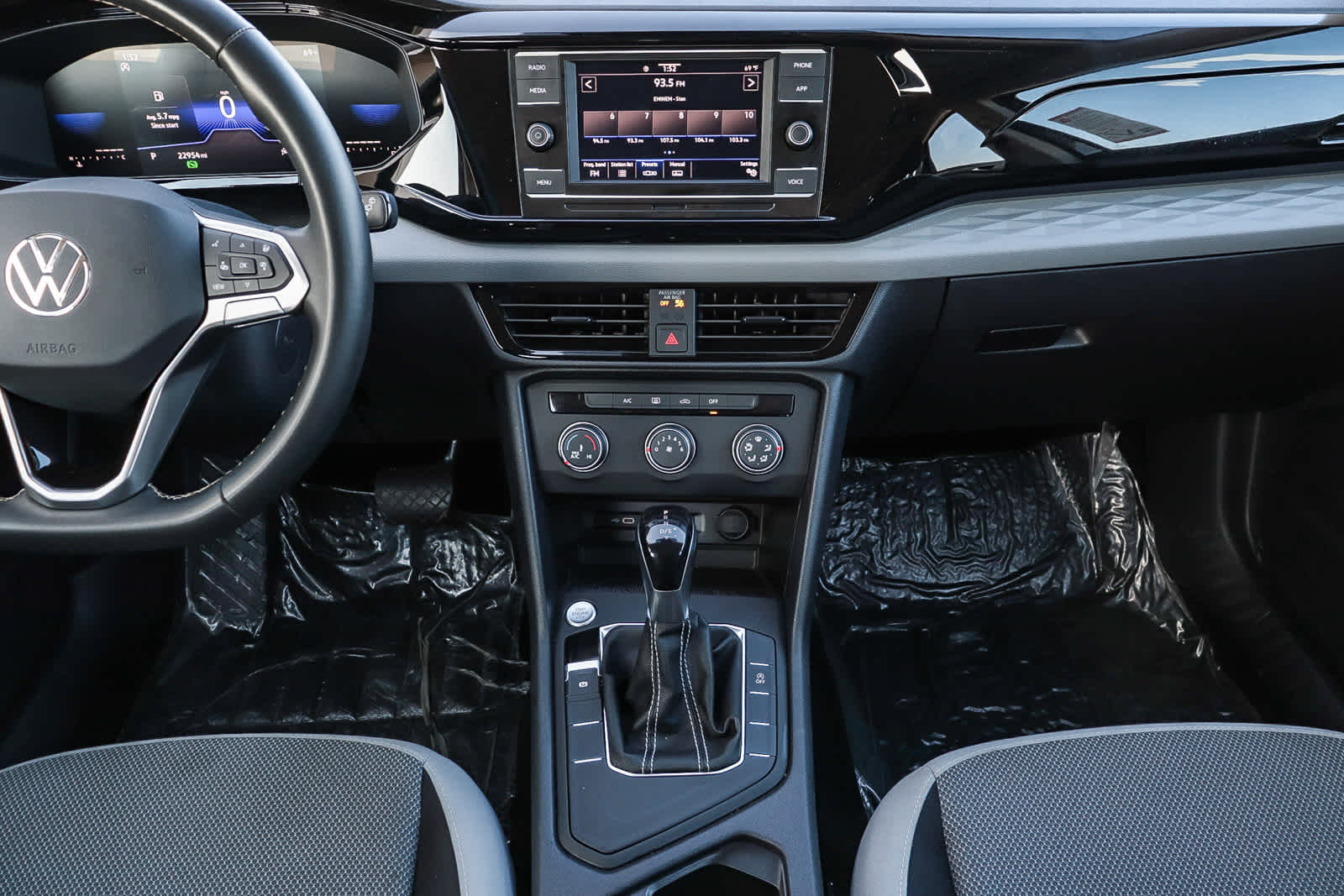 Thumbnail: 2022 Volkswagen Taos - 13