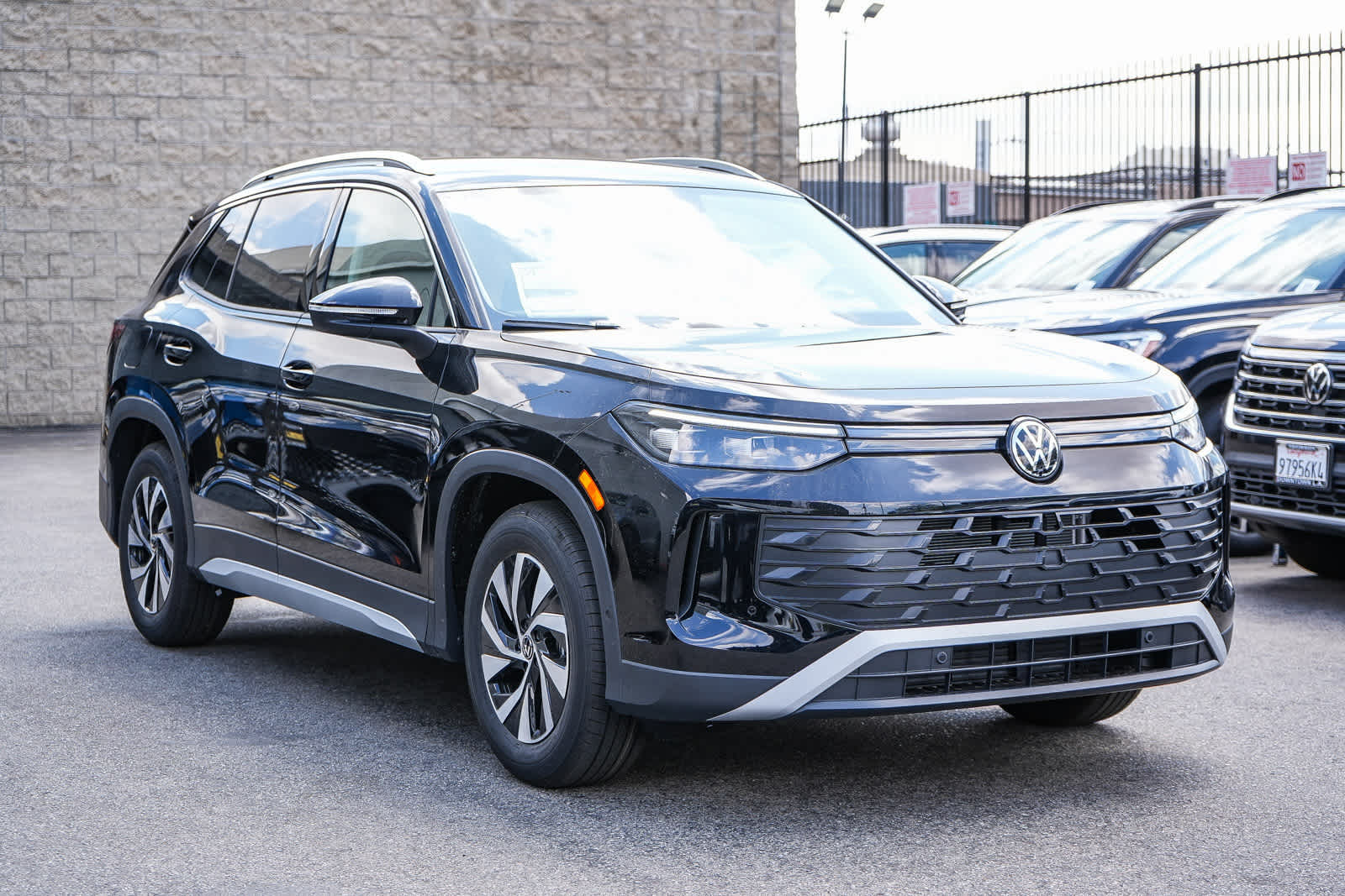 Thumbnail: 2026 Volkswagen Tiguan - 3